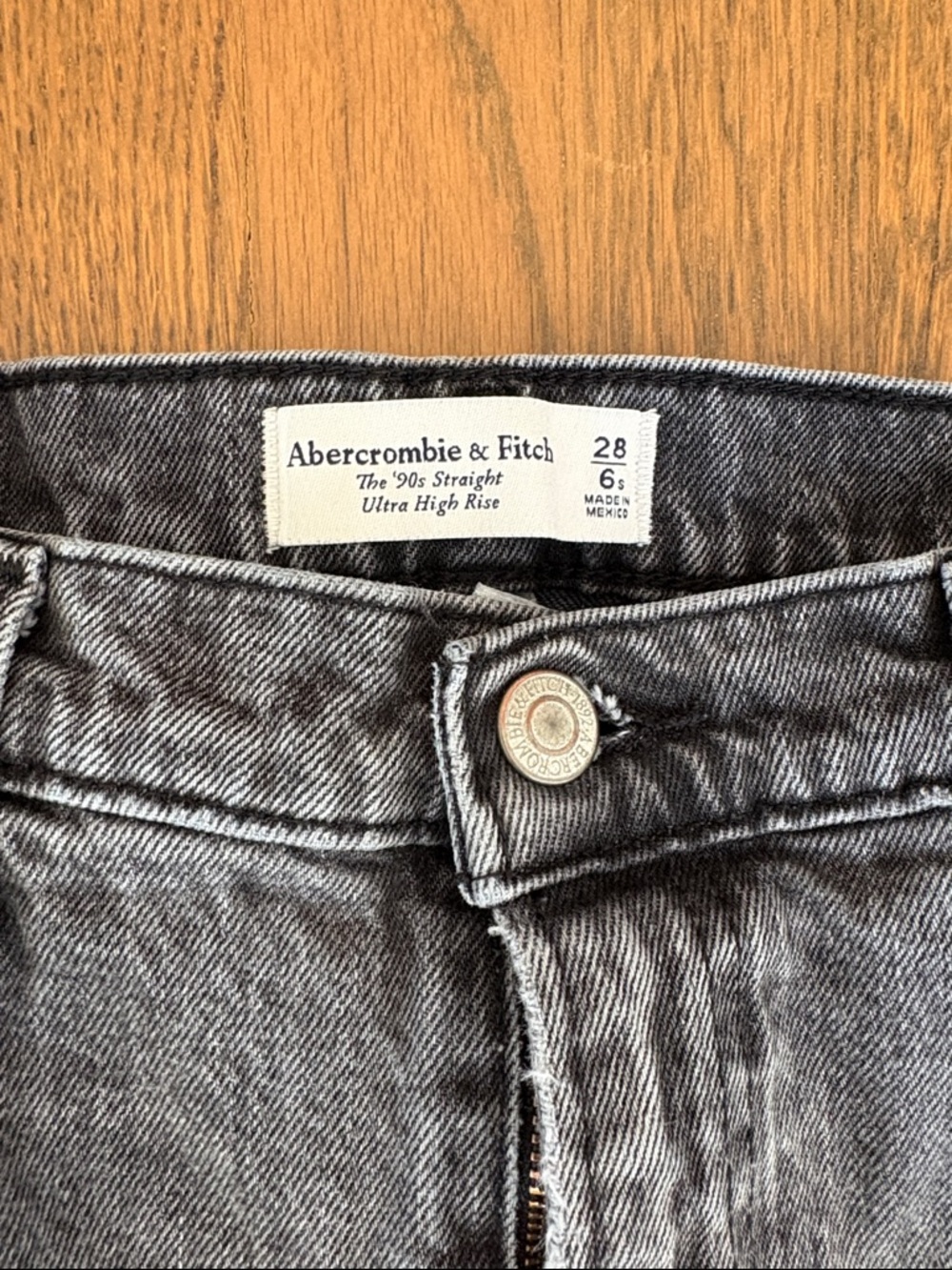 Abercrombie & Fitch The '90s Straight Ultra High Rise size 6 - Picture 2 of 6